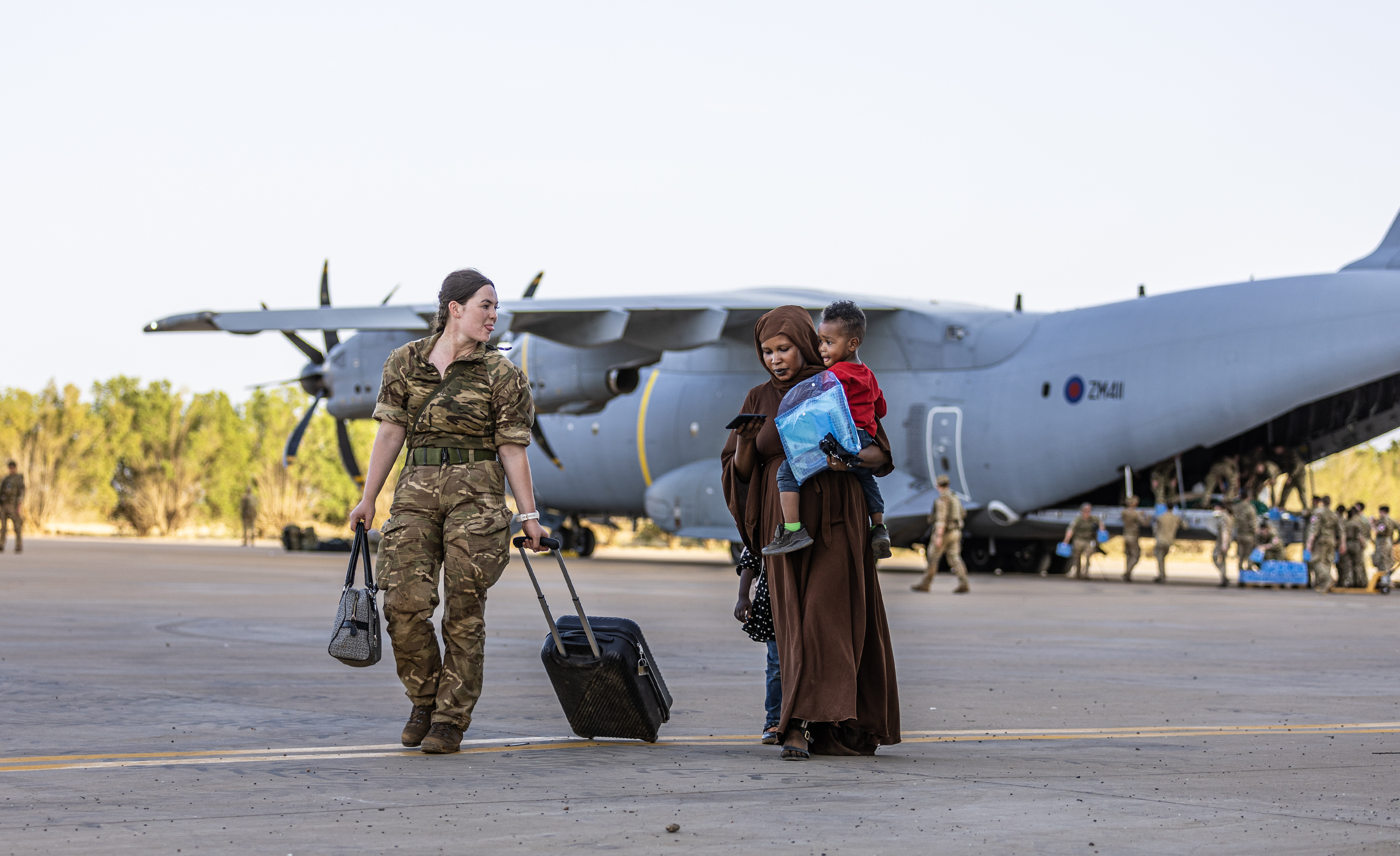 Assisting Sudan evacuees off the A400M
